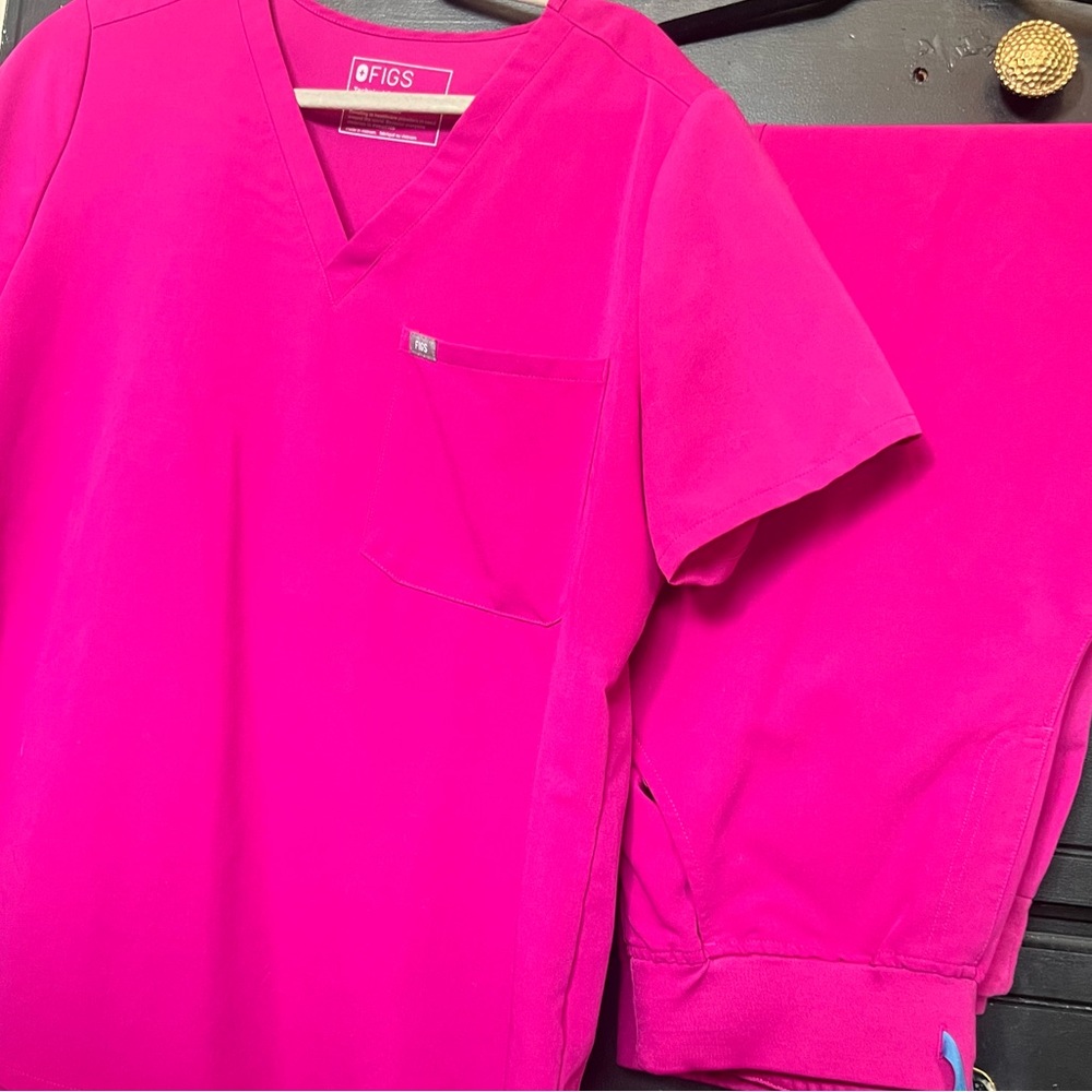 XL one pocket scrub top MED/TALL Joggers